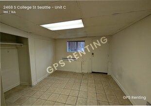 2468 S College St in Seattle, WA - Building Photo - Building Photo