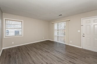 645 Melrose Dr in Forest Park, GA - Building Photo - Building Photo