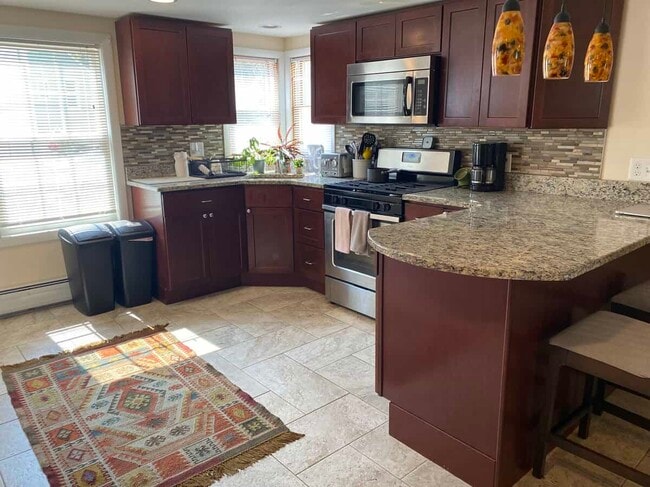 14 Main St, Unit 4 in Easthampton, MA - Building Photo - Building Photo