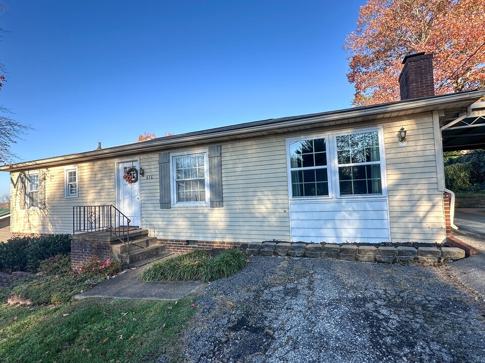 616 N Sunset Dr in Maryville, TN - Building Photo
