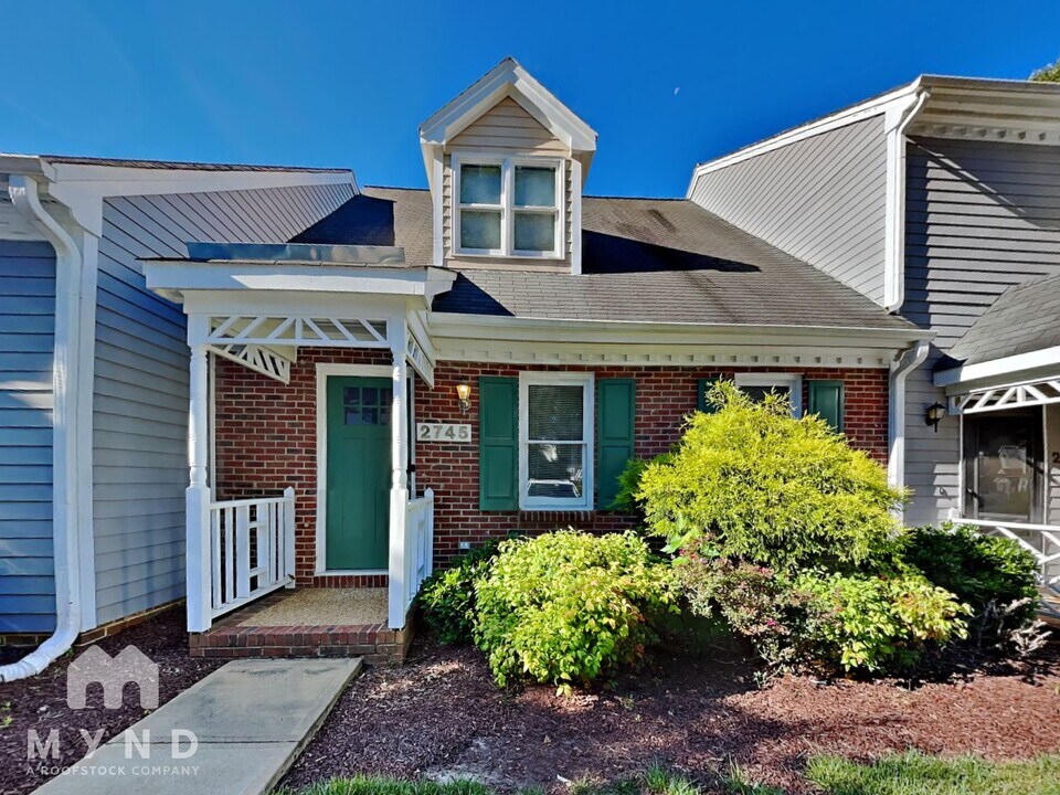 2745 Sterling Park Dr in Raleigh, NC - Building Photo