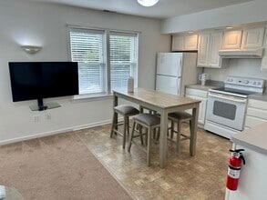 150 Tompkins St, Unit B in Cortland, NY - Foto de edificio - Building Photo