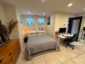 1828 Swann St NW, Unit 1 in Washington, DC - Foto de edificio - Building Photo