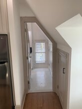 207 Cricket Ave, Unit 2nd floor in Ardmore, PA - Foto de edificio - Building Photo