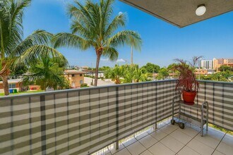 140 NW 14th Ave, Unit 5 in Miami, FL - Foto de edificio - Building Photo