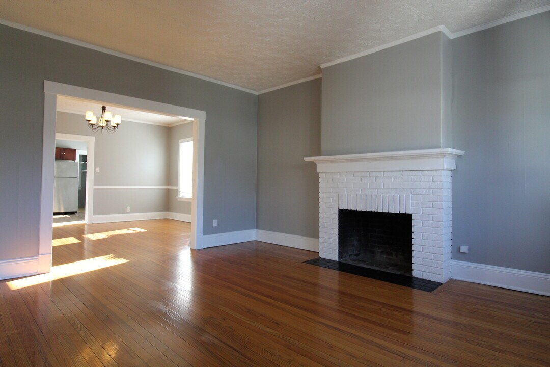 126 Dover Rd in West Hartford, CT - Building Photo