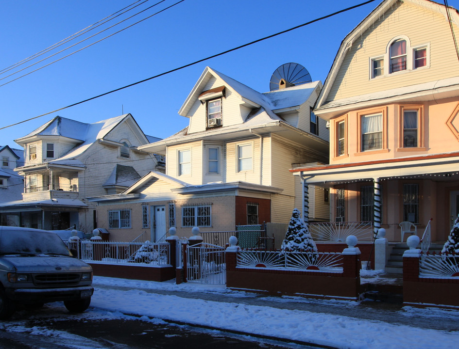 87-22 113th St in Jamaica, NY - Building Photo