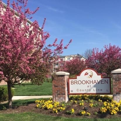 Brookhaven at County Line Senior Apartments in Indianapolis, IN - Foto de edificio - Building Photo