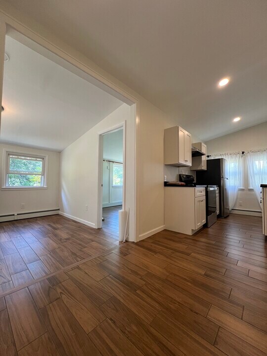 860 Waverly Ave in Holtsville, NY - Building Photo