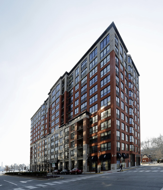 1025 Maxwell Ln in Hoboken, NJ - Building Photo - Building Photo