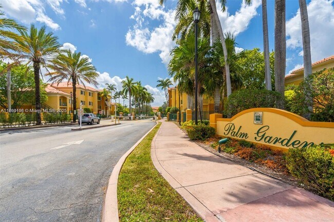 7330 NW 114th Ave in Doral, FL - Building Photo - Building Photo