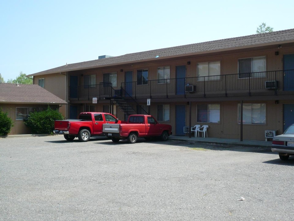 100-150 N Boulder Creek in Redding, CA - Building Photo