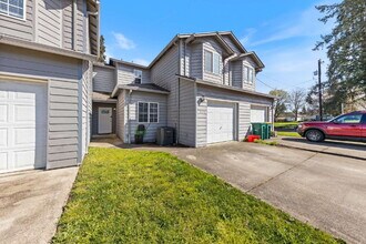 205 3rd St in Gaston, OR - Building Photo - Building Photo