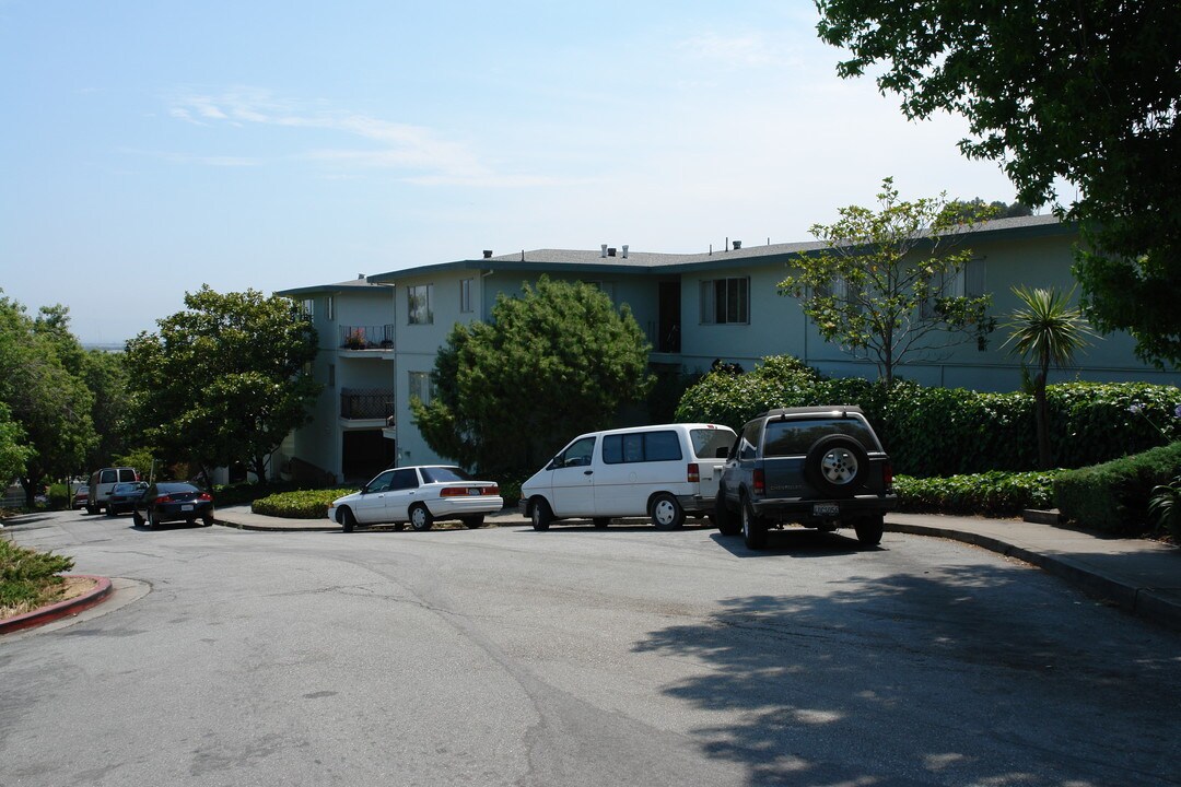 131 Irene in Belmont, CA - Foto de edificio