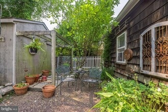 808 Monroe Ave in Glenside, PA - Foto de edificio - Building Photo