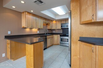 7830 E Camelback Rd in Scottsdale, AZ - Building Photo - Building Photo