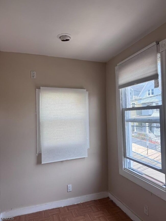 5 Barnert Pl in Paterson, NJ - Building Photo - Building Photo