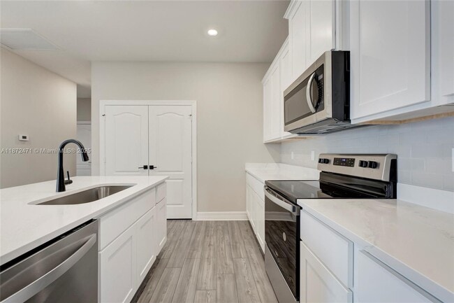 property at 1734 Party Pl