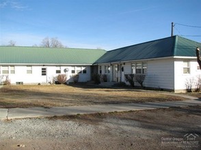 124 E B St in Burns, OR - Building Photo - Building Photo