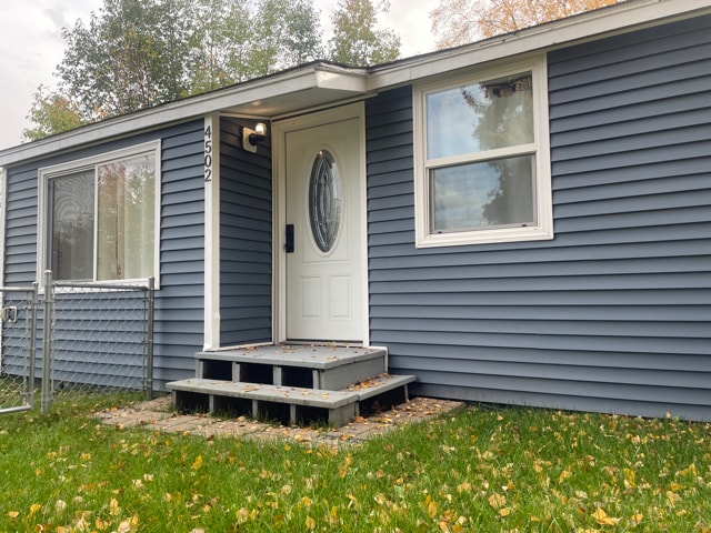 4502 Klondike Court in Anchorage, AK - Foto de edificio - Building Photo