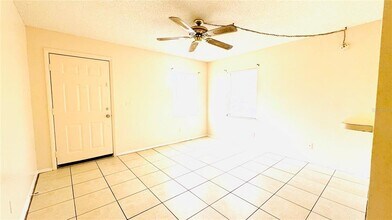 7145 E Bank Dr in Tampa, FL - Building Photo - Building Photo