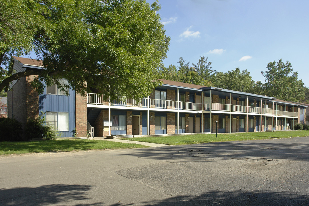 Oak Park in Grand Rapids, MI - Building Photo