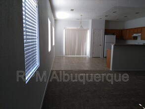 1015 Maroa St NW in Albuquerque, NM - Building Photo - Building Photo