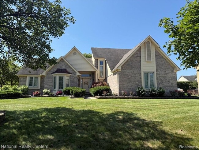 39217 Geneva Dr, Unit 209 in Farmington Hills, MI - Building Photo - Building Photo