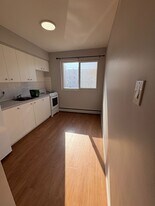 10734-108 108 St NW in Edmonton, AB - Building Photo
