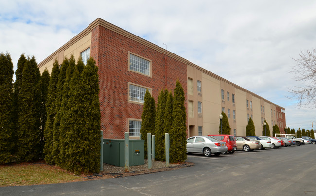 Holiday Glenville in Schenectady, NY - Foto de edificio - Building Photo