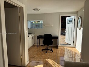 621 NW 19th Ave in Miami, FL - Building Photo - Building Photo