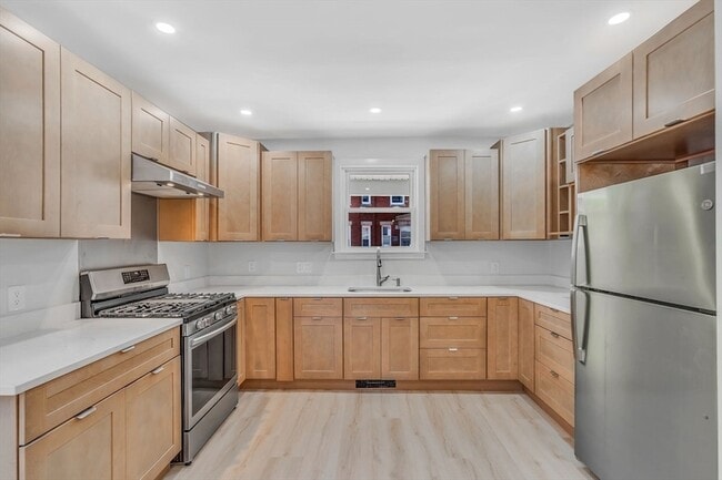 74 Ruthven St, Unit 1 in Boston, MA - Building Photo - Building Photo