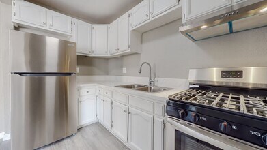 1000 N Sloan Ave in Compton, CA - Building Photo - Building Photo