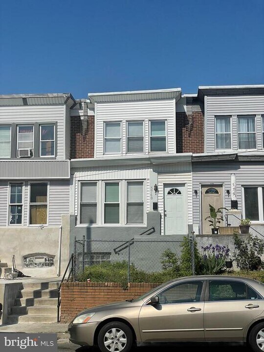 5748 N 7th St in Philadelphia, PA - Building Photo