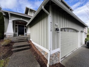 9220 NE 123rd St in Kirkland, WA - Building Photo - Building Photo