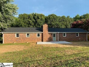 203 Pleasant Dr in Greer, SC - Building Photo - Building Photo