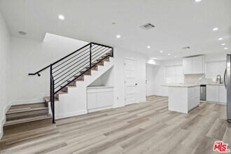 2125 S Rimpau Blvd in Los Angeles, CA - Building Photo - Building Photo