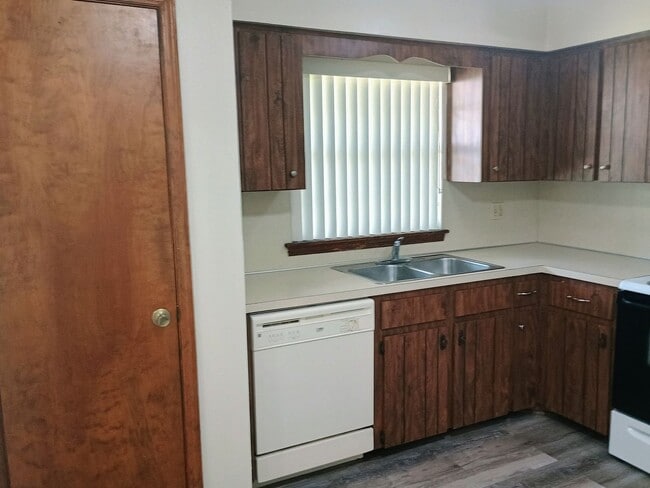 958 Village Dr in Brooksville, FL - Building Photo - Building Photo