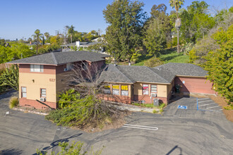 627 Civic Center Dr in Vista, CA - Building Photo - Building Photo