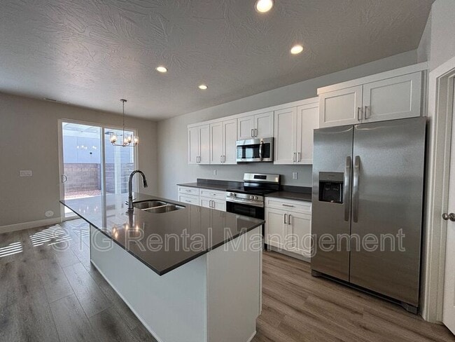 1073 S 4380 W in Hurricane, UT - Building Photo - Building Photo
