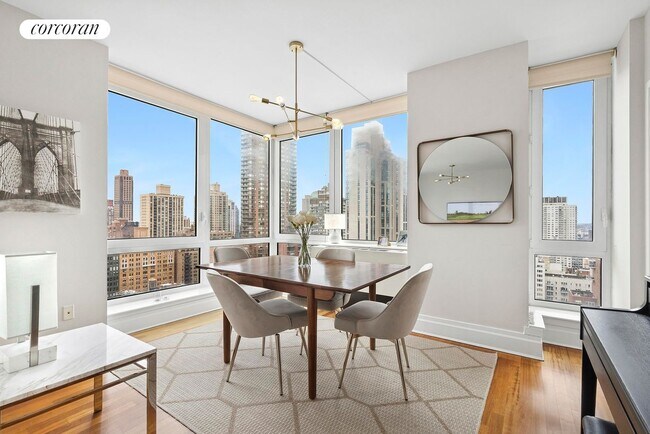 300 E 77th St in New York, NY - Building Photo - Building Photo