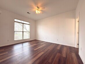 352 Lucille Dr in Lexington, KY - Building Photo - Building Photo