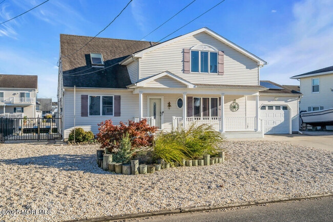 property at 826 Forepeak Dr