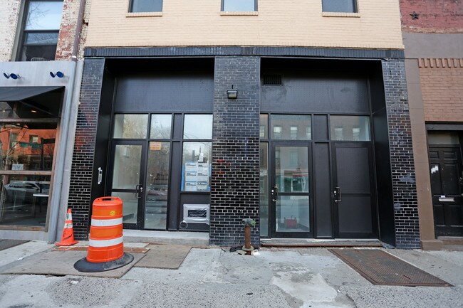217 Court St in Brooklyn, NY - Foto de edificio - Building Photo