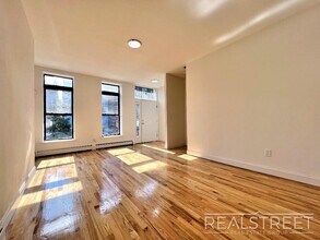 Charming 2 Bed 1.5 Bath Upper Duplex in Bu in Brooklyn, NY - Building Photo - Building Photo