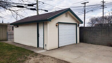 28833 Groveland St in Madison Heights, MI - Building Photo - Building Photo