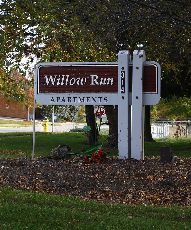 Willow Run Apartments in Willard, OH - Building Photo - Building Photo