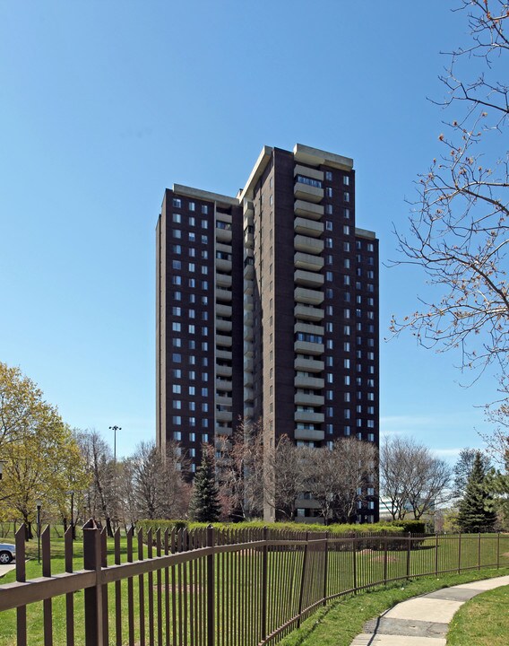 10 Muirhead Rd in Toronto, ON - Building Photo