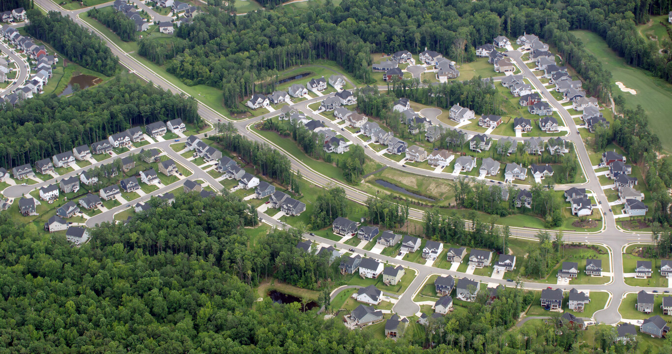 18025 Bay Point Way in Moseley, VA - Building Photo