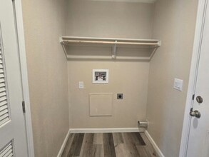 4650 E Lake Mead Blvd in Las Vegas, NV - Building Photo - Building Photo